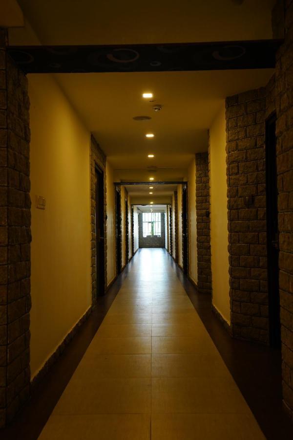 Hotel Sk Riverfront Vijayawāda Exterior foto